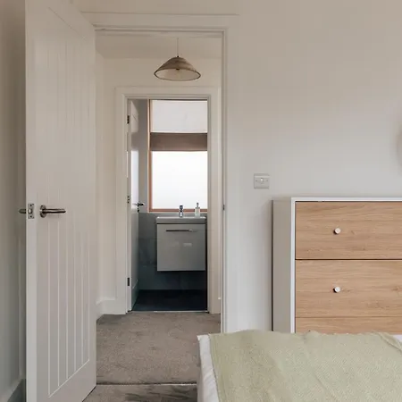 Redland In Bespoke 1 Of 2