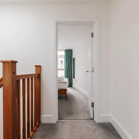 Redland In Bespoke 1 Of 2 بريستول