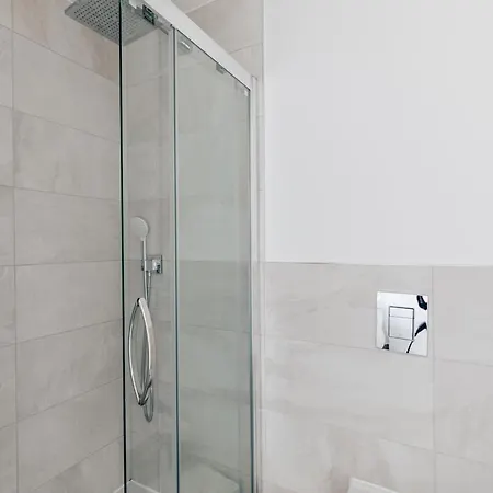 Redland In Bespoke 1 Of 2 بريستول