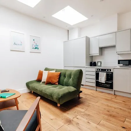 Redland In Bespoke 1 Of 2 Holiday home *